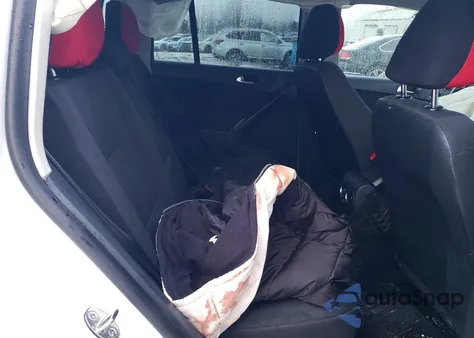 2015 Volkswagen Tiguan S z USA, uszkodzony, nr VIN WVGAV7AX7FW508588